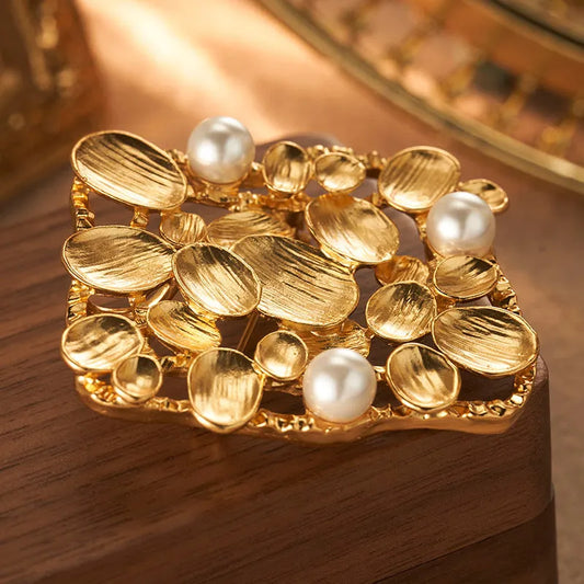 Gold Pearl Niche Design Brooch - Elegant Charme