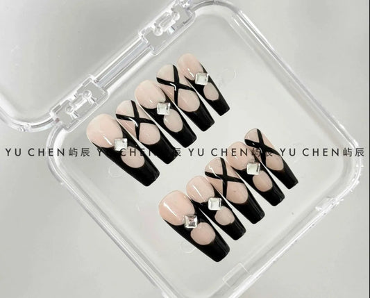 Chic Contrast Nail - Elegant Charme