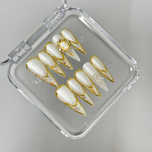 Gold Elegance Pearl Nail - Elegant Charme